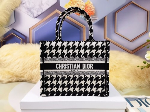  Handbag   Dior  size  26.5X24X17 cm