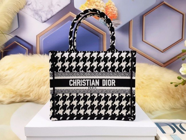  Handbag   Dior  size  26.5X24X17 cm