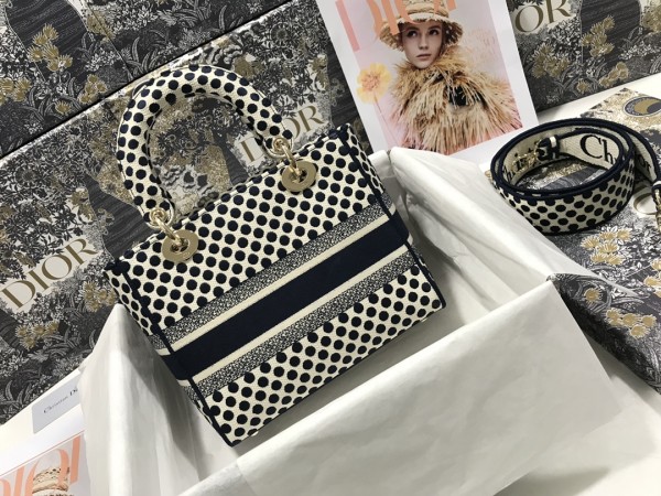 Handbag   Dior   M0565  size  24*20*11  cm