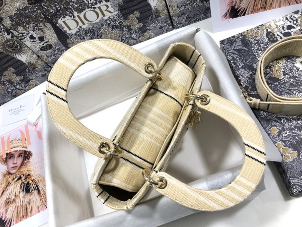 Handbag   Dior   M0565  size  24 x 20 x 11  cm