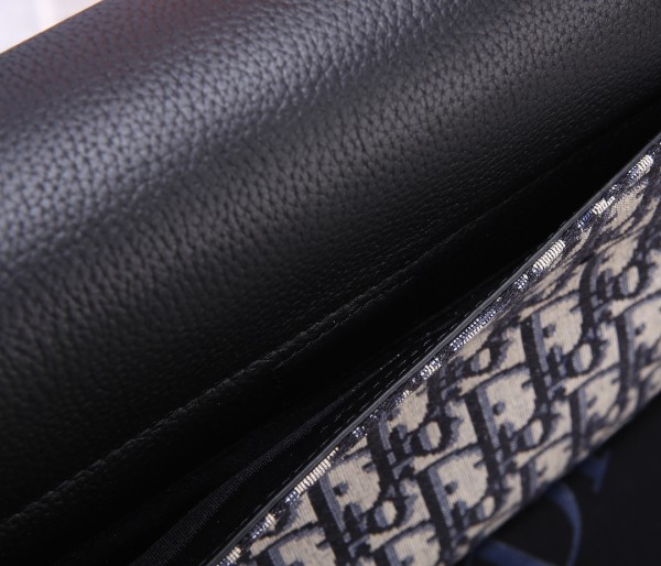 Handbag   Dior  93322  size  23 x 18 x 6   cm