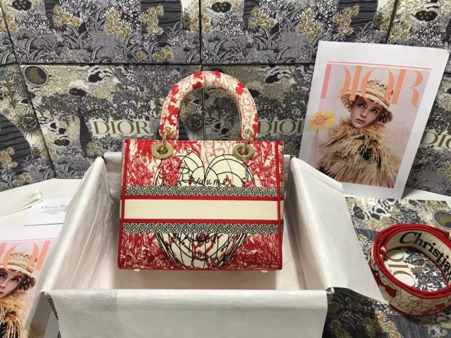 Handbag   Dior  M0565  size  24*20*11  cm