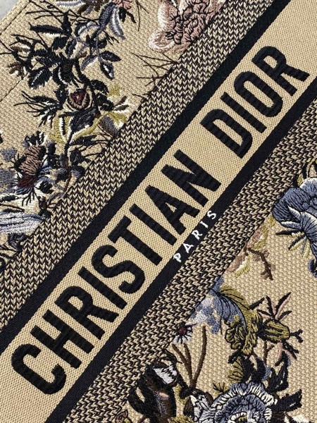 Handbag   Dior  size  36*18*28 cm