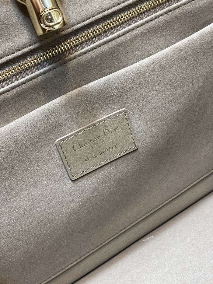 Handbag   Dior  size 36.5*28*17 cm