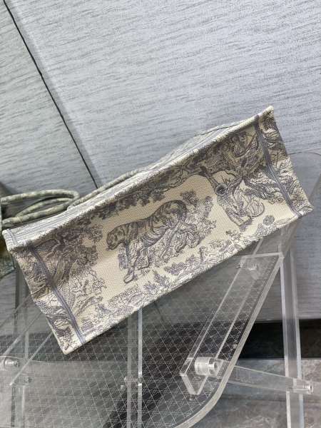 Handbag   Dior   size  42*18*35 cm