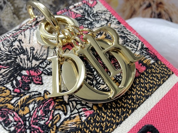 Handbag   Dior  M0565  size  24*20*11  cm