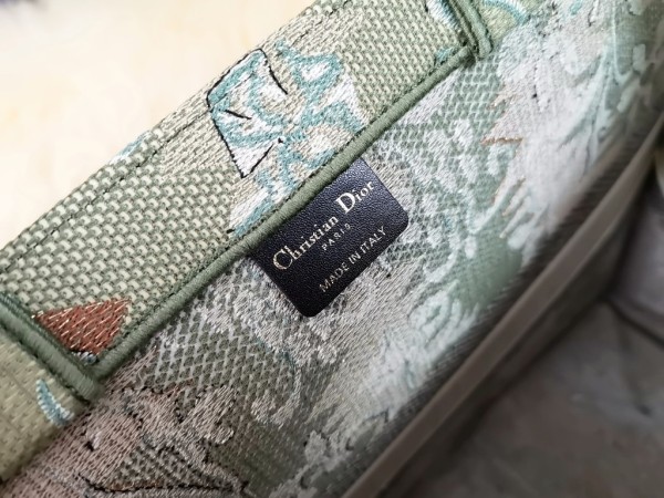  Handbag   Dior  size  41.5X35X18  cm