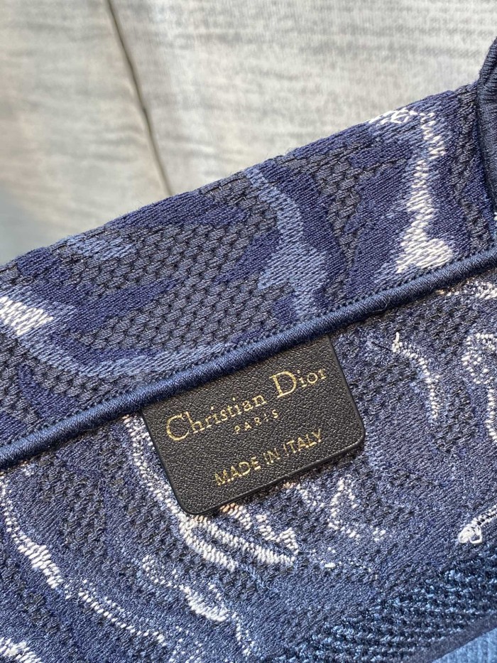  Handbag   Dior  size  36*18*28 cm