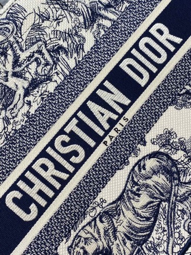 Handbag   Dior  size  36*18*28 cm