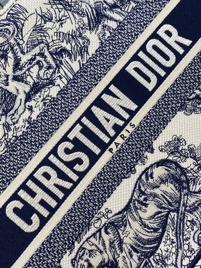 Handbag   Dior  size  36*18*28 cm