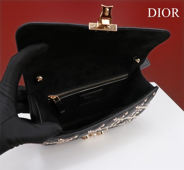 Handbag   Dior  size  21*3*13 cm