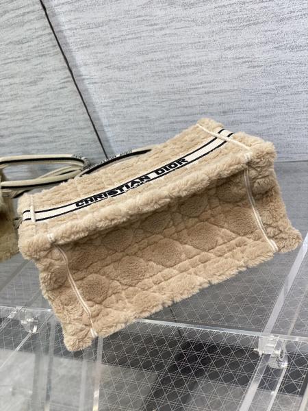 Handbag   Dior  size  26*8*22 cm