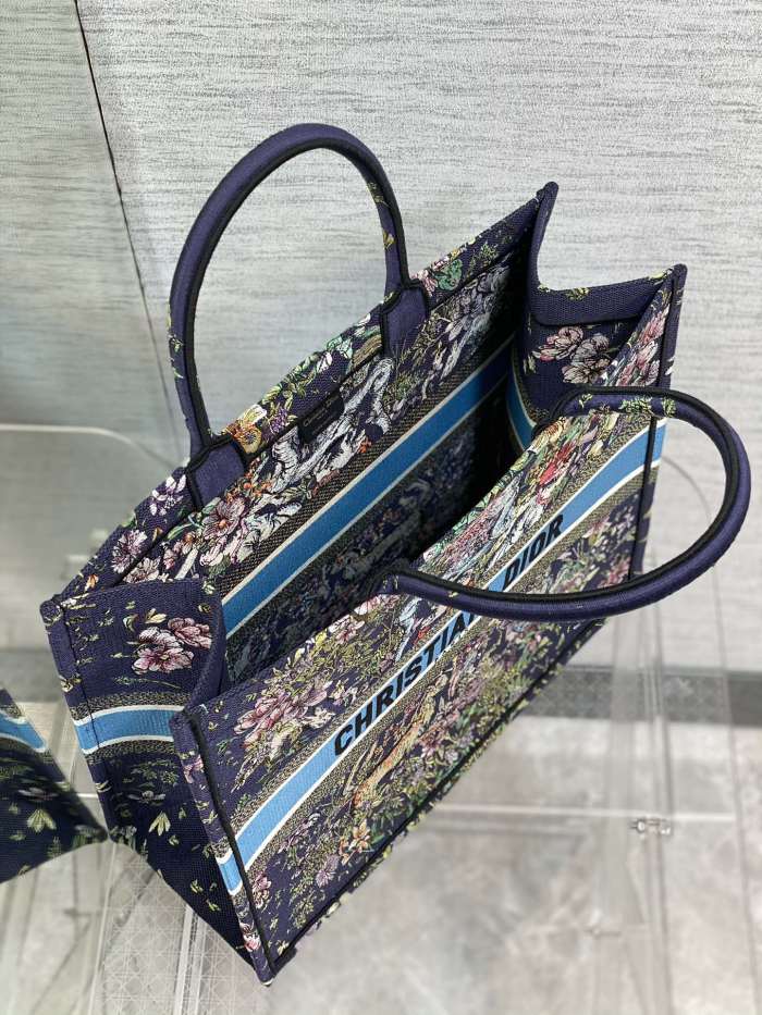  Handbag   Dior  size  42*18*35 cm