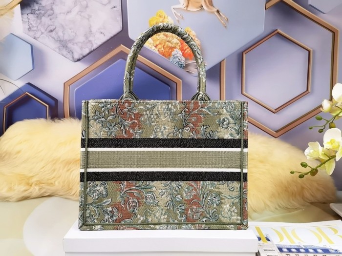  Handbag   Dior  size  36.5X28X16  cm