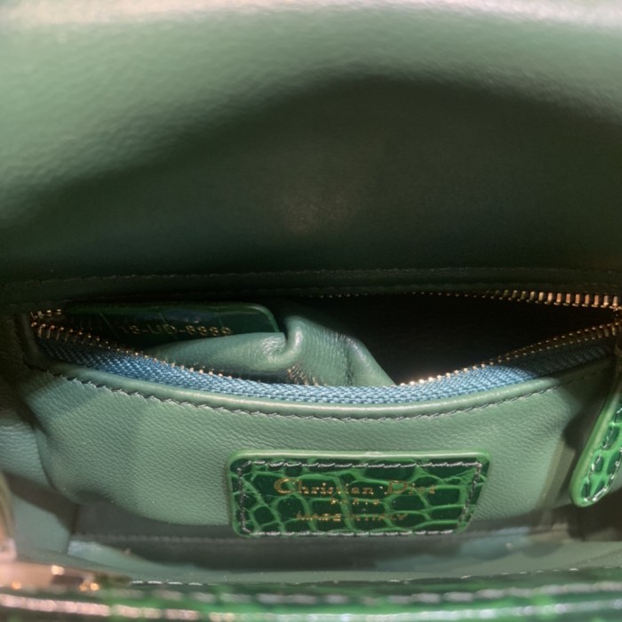 Handbag   Dior  size  17 x 7.5x 14 cm