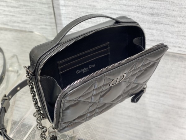 Handbag   Dior  size  19*5*14 cm