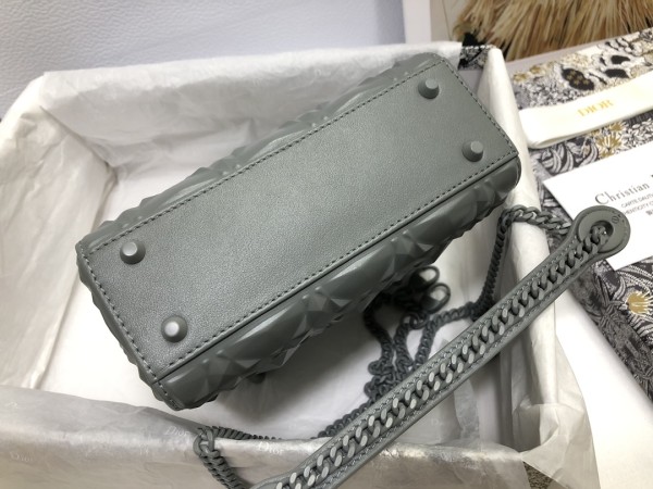 Handbag   Dior  M0505  size  17 x 15 x 7  cm