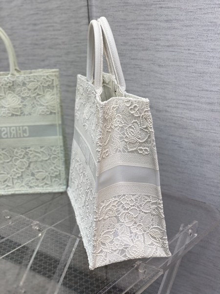  Handbag   Dior  size  42*18*35 cm