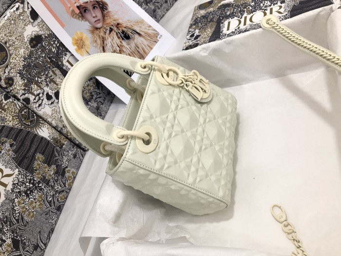 Handbag   Dior  M0505  size  17 x 15 x 7  cm