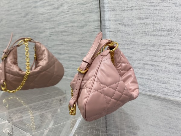 Handbag   Dior  size  25×16×2.5 cm