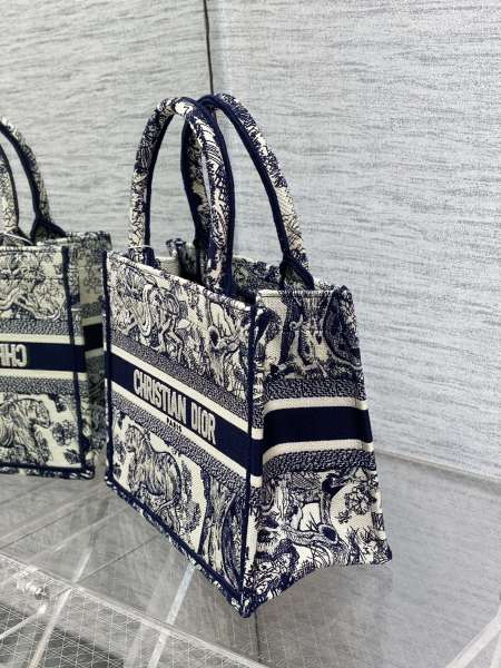 Handbag   Dior  size  26*8*22 cm