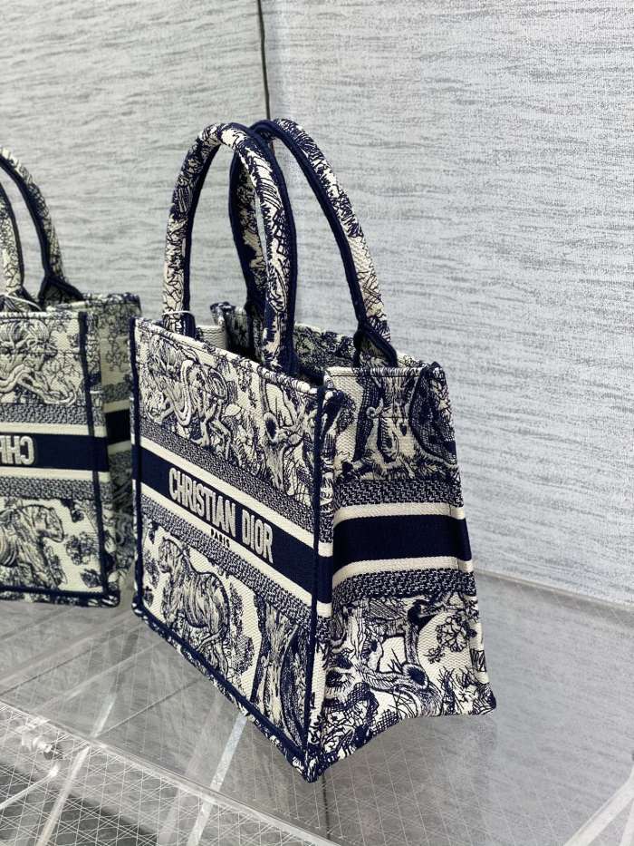 Handbag   Dior  size  26*8*22 cm