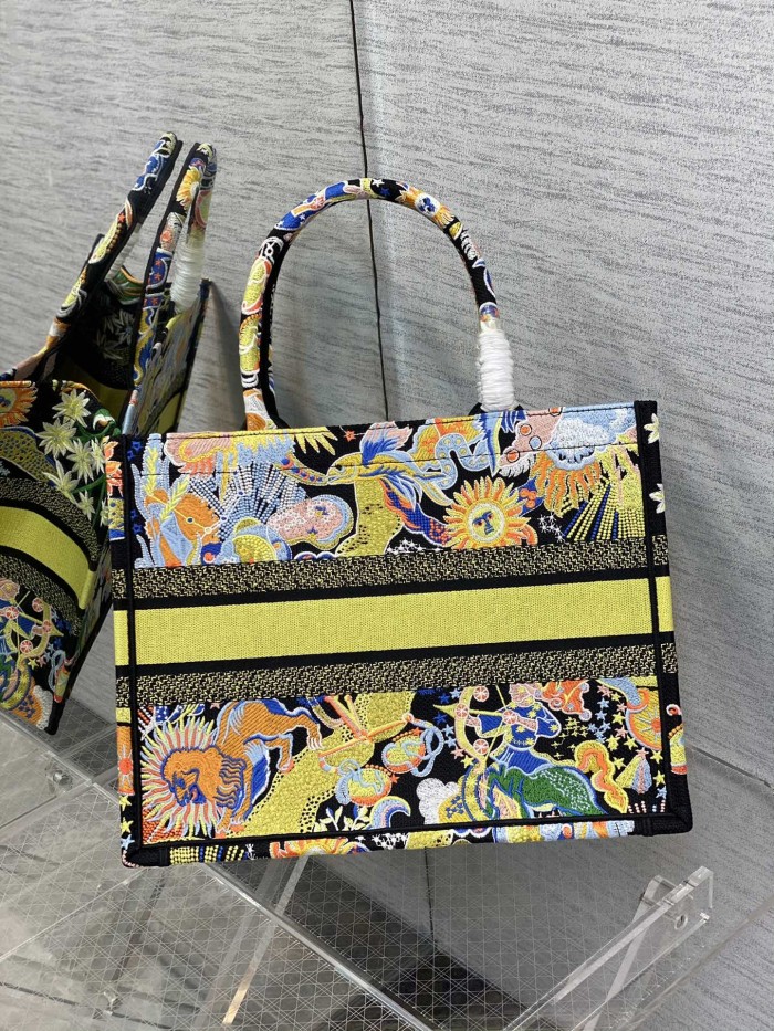  Handbag   Dior   size  36*18*28 cm