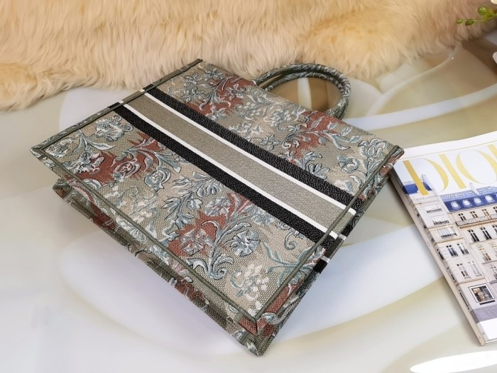  Handbag   Dior  size  41.5X35X18  cm