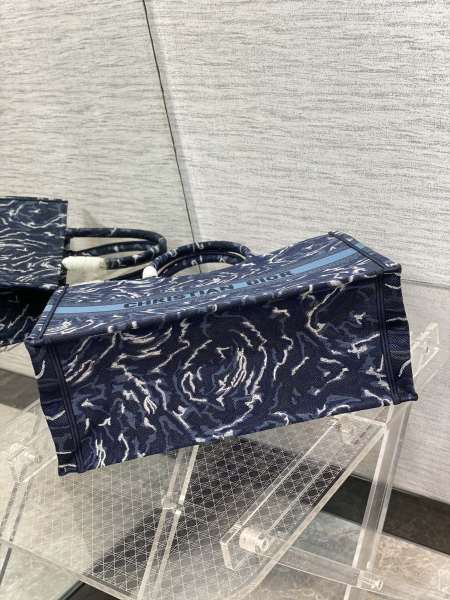  Handbag   Dior  size  42*18*35 cm