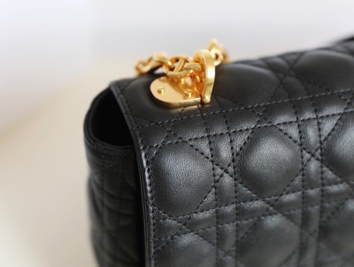 Handbag   Dior  size  28x17x9 cm