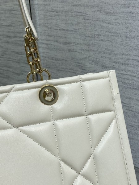 Handbag   Dior  size  36.5*28*17 cm