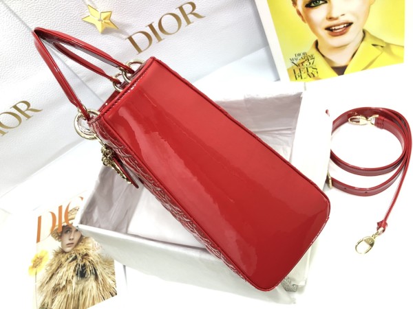 Handbag   Dior  M0566  size  32*25*11  cm