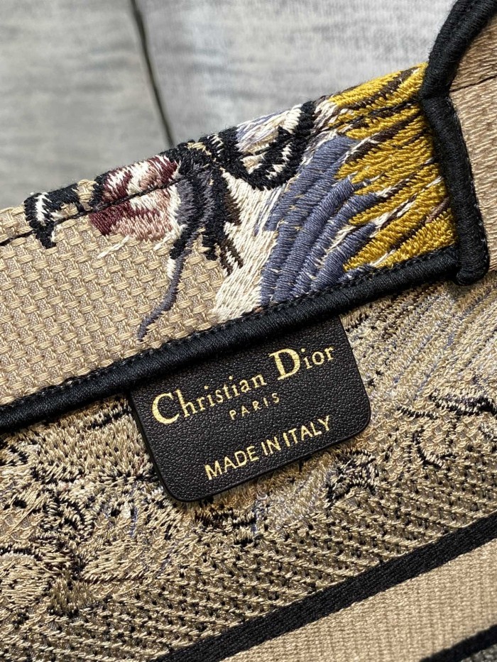 Handbag   Dior   size  26*8*22 cm