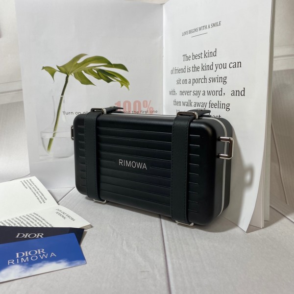 Handbag   Dior  size  13*20*6.5 CM