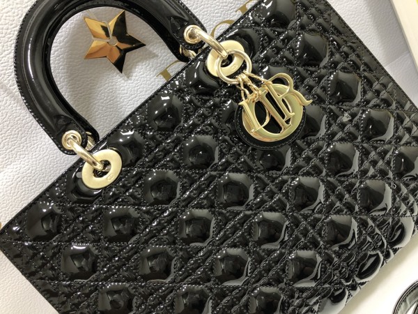Handbag   Dior  M0566  size  32*25*11  cm