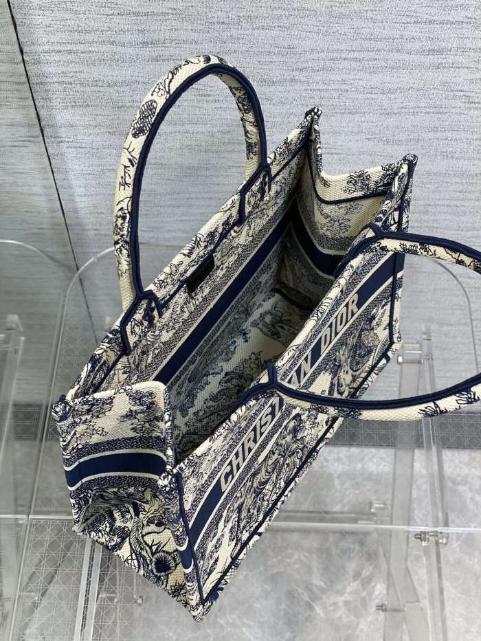 Handbag   Dior  size  36*18*28 cm