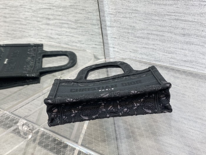  Handbag   Dior  size  23*7*17 cm