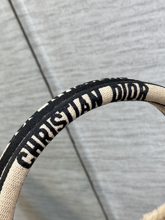 Handbag   Dior  size  42*35*18 cm