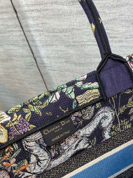  Handbag   Dior  size  36*18*28 cm