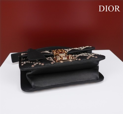 Handbag   Dior  size  21*3*13 cm