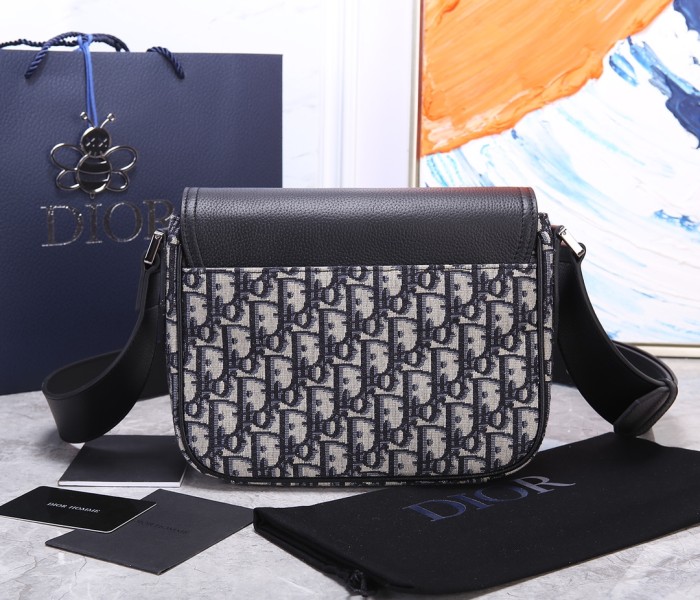 Handbag   Dior  93322  size  23 x 18 x 6   cm