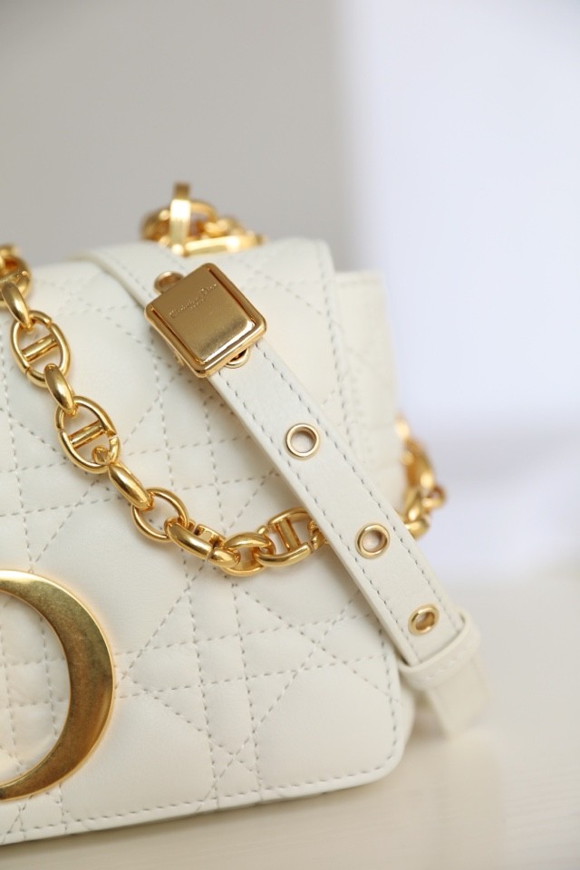 Handbag   Dior  size  20x12x7 cm