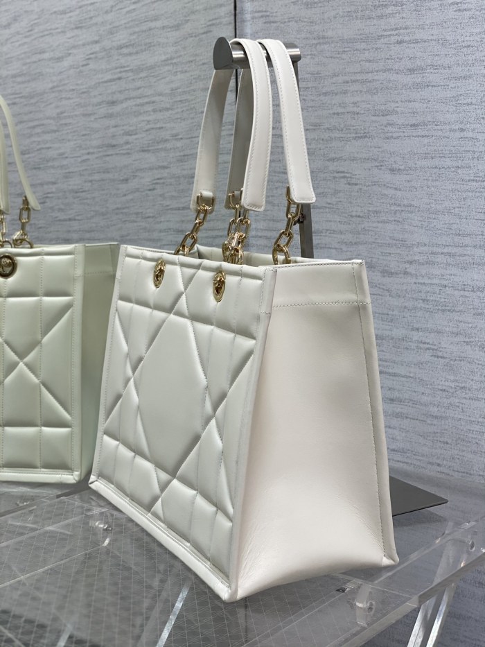 Handbag   Dior  size  36.5*28*17 cm