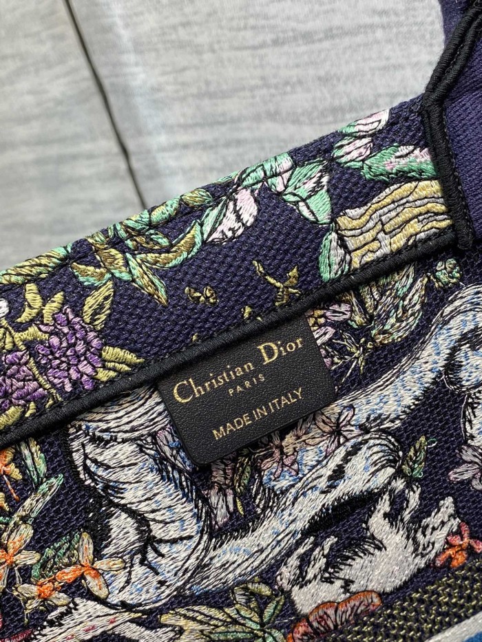  Handbag   Dior  size  42*18*35 cm