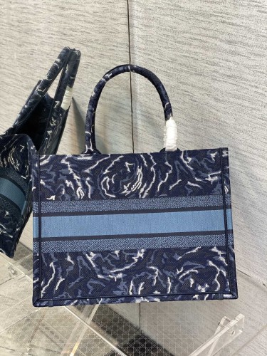  Handbag   Dior  size  36*18*28 cm