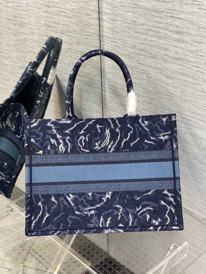  Handbag   Dior  size  36*18*28 cm