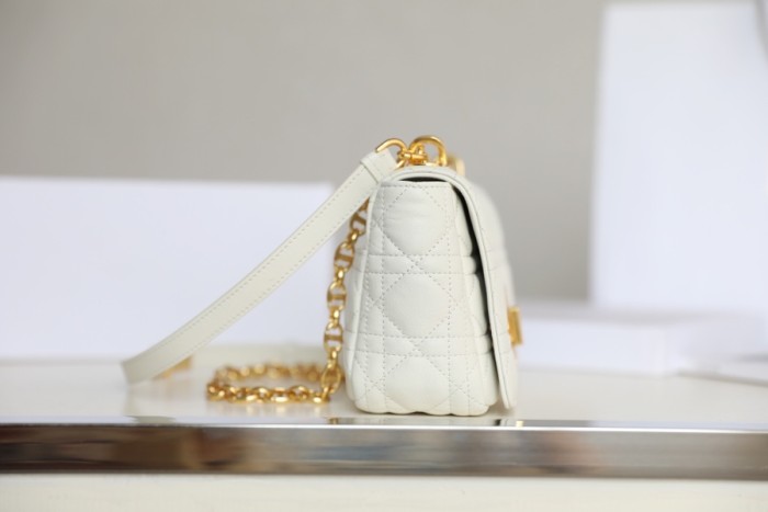 Handbag   Dior  size  20x12x7 cm