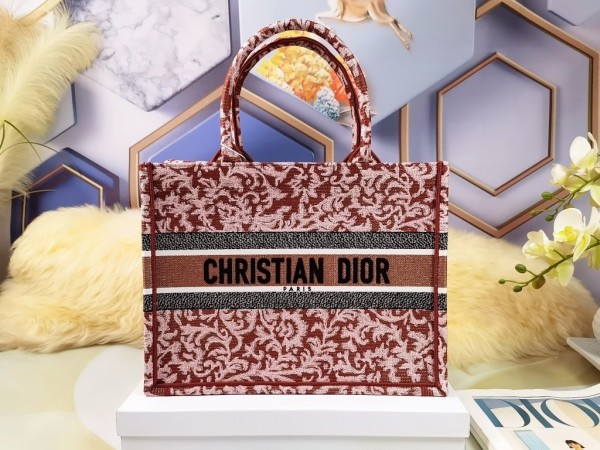 Handbag   Dior  size  36.5X28X16  cm
