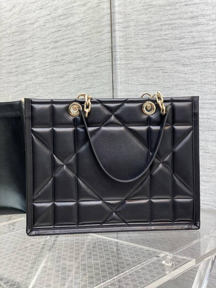 Handbag   Dior  size  36.5*28*17 cm