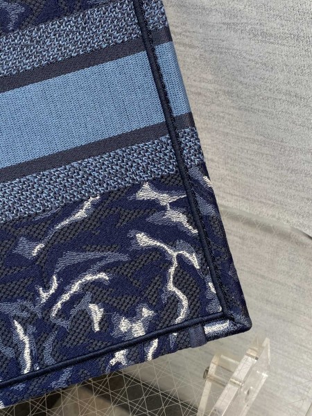  Handbag   Dior  size  36*18*28 cm